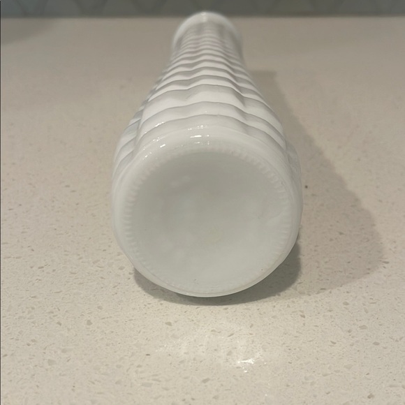 Elegant White Vase with Textured Accents and Scalloped Rim - Picture 2 of 2